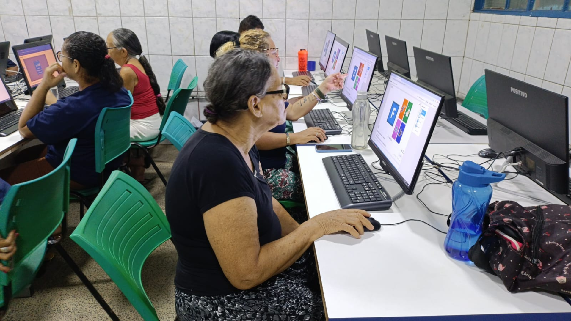 Em Goiás, tecnologia alia inclusão e aprendizagem na EJA