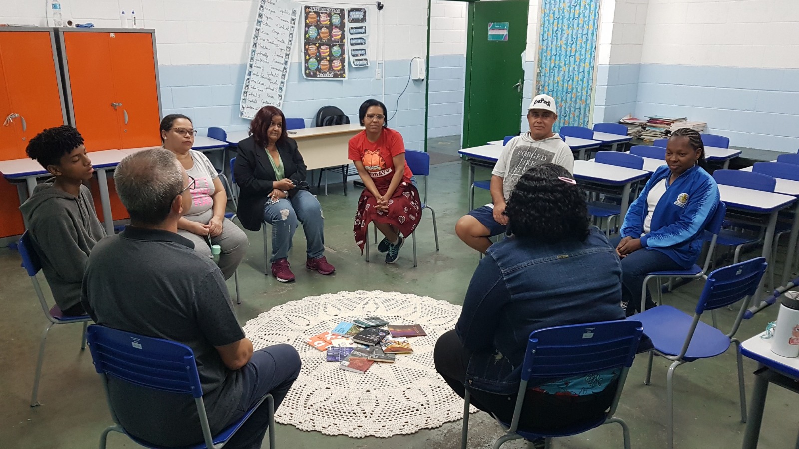 “Fui de 4 alunos à turma cheia”: professor compartilha experiência exitosa na EJA